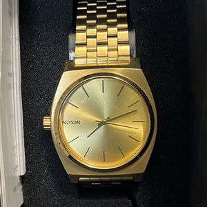 Nixon Time Teller in gold